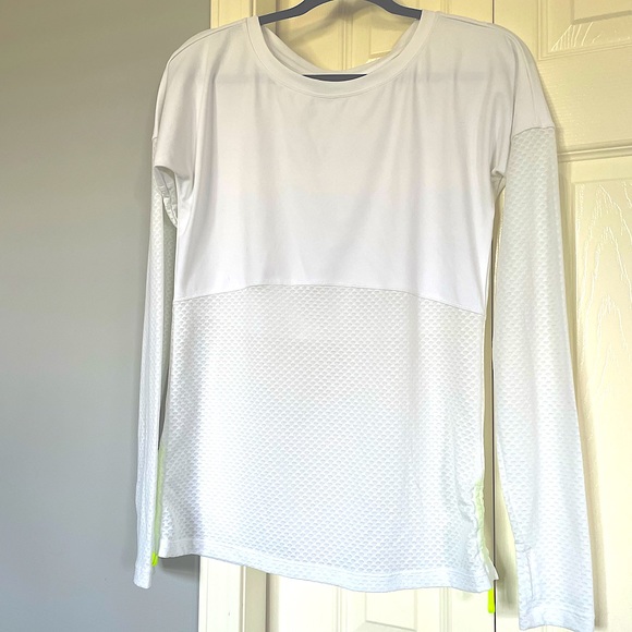 Fabletics Athletic Wear - Long Sleeved Workout Shirt - Picture 1 of 1